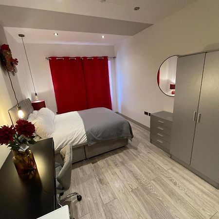 Letzi Premium Cozy Retreat Private En-Suite Rooms, Wembley Лондон Экстерьер фото