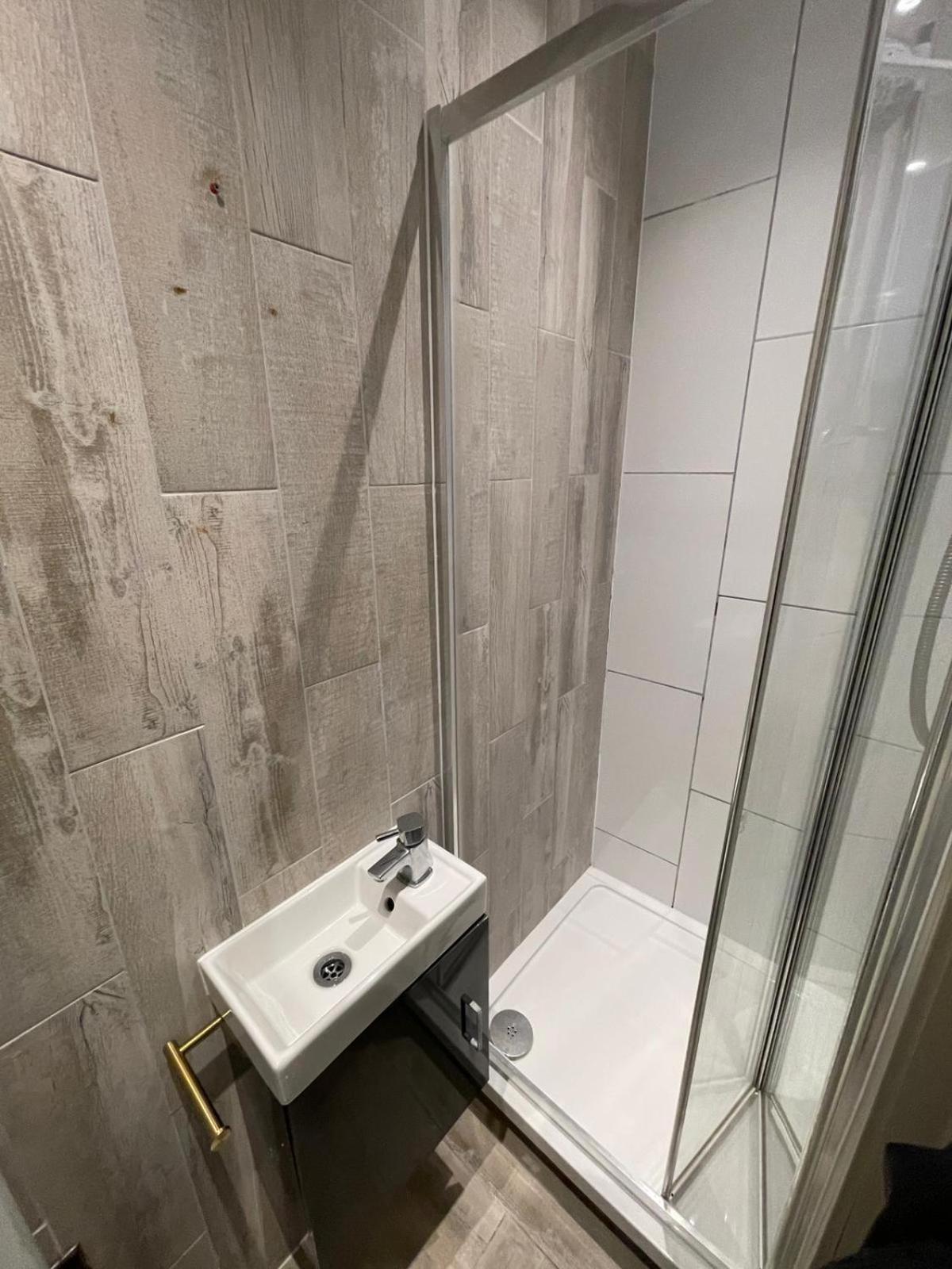 Letzi Premium Cozy Retreat Private En-Suite Rooms, Wembley Лондон Экстерьер фото