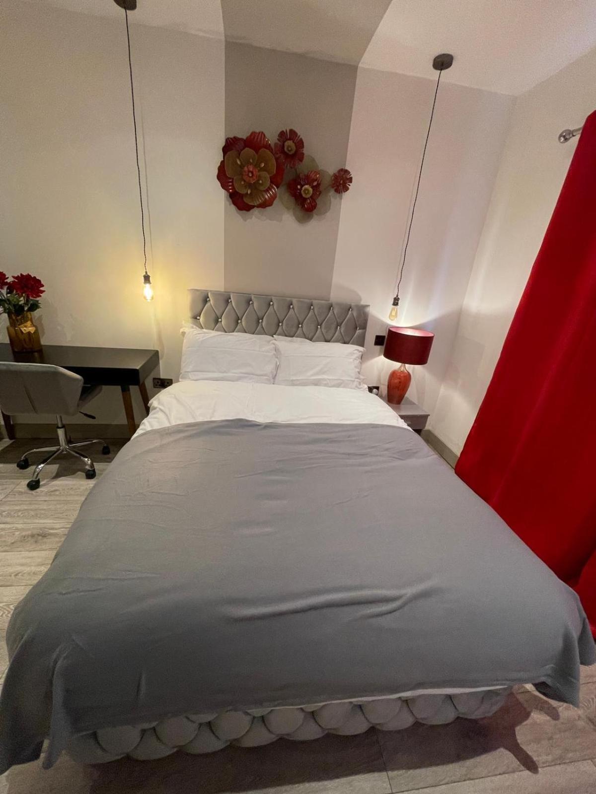 Letzi Premium Cozy Retreat Private En-Suite Rooms, Wembley Лондон Экстерьер фото