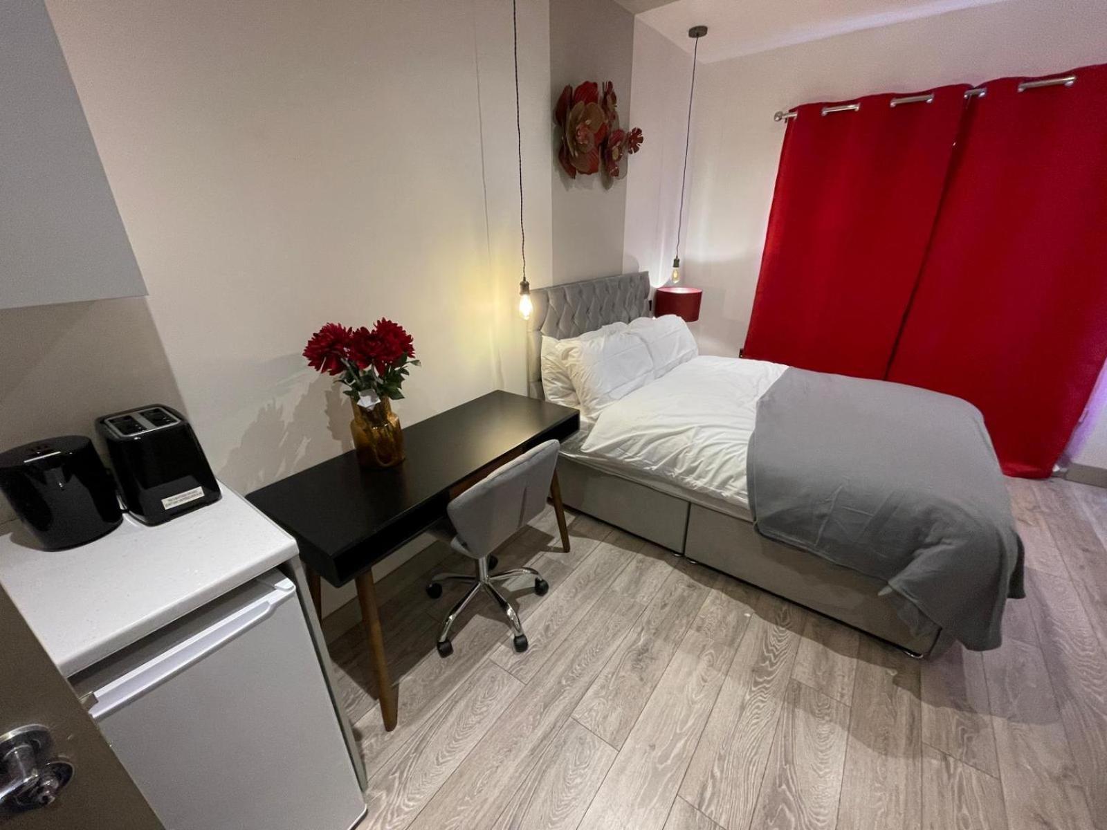 Letzi Premium Cozy Retreat Private En-Suite Rooms, Wembley Лондон Экстерьер фото